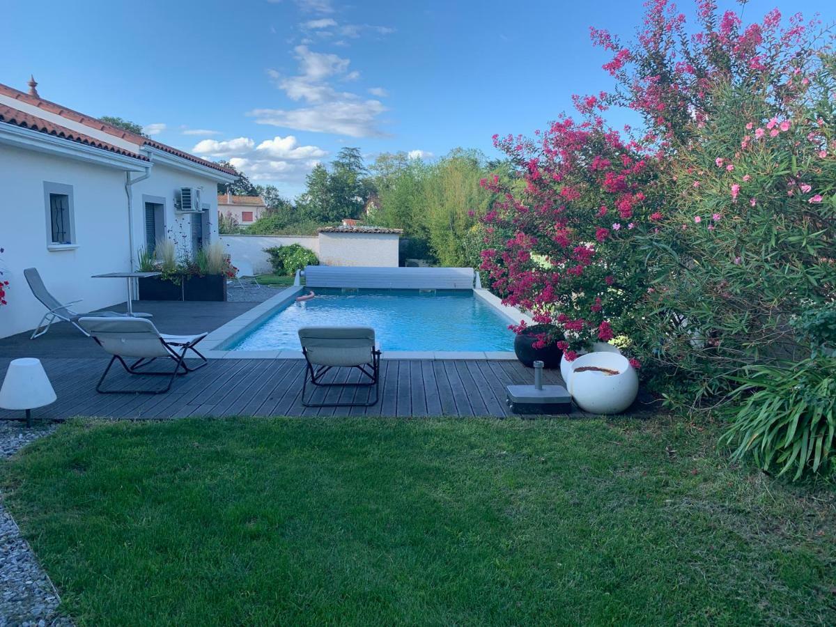 Le Clos Du Pontet Orlienas Bagian luar foto